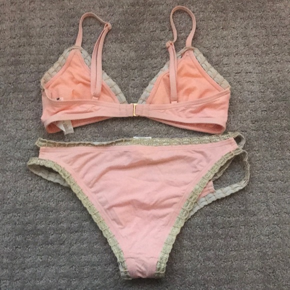 The bikini lab weaving on a jet plane bikini - Picture 6 of 6